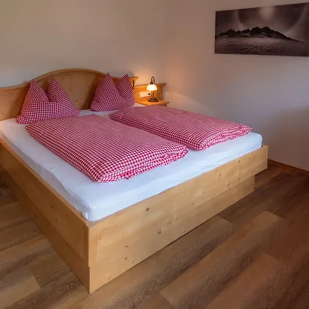 ゲストハウス Gaestehaus Bergwald