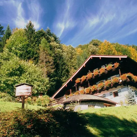 Gaestehaus Bergwald ゲストハウス
