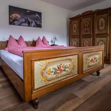 Gaestehaus Bergwald ゲストハウス